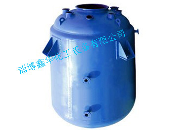 闭式搪玻璃蒸馏罐制造厂商,闭式搪玻璃蒸馏罐的价格,淄博鑫华化工供应搪玻璃蒸馏罐