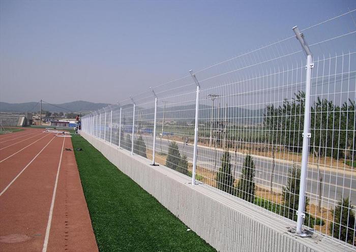 植物园护栏网定做/河北校园围墙护栏网批发