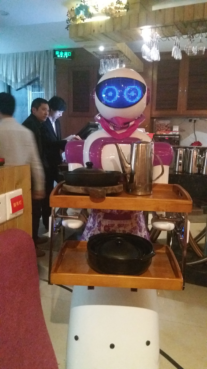 山东厂家供应送餐机器人