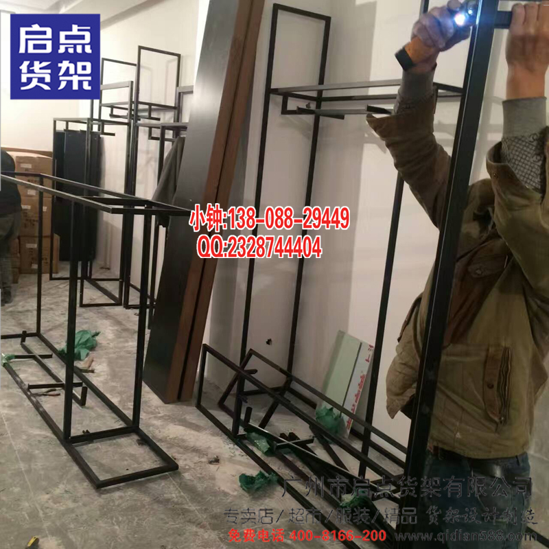 KM同样在市场拥有一定的号召力,KM男装货架,KM货架