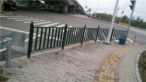 公路护栏网厂家 公路护栏网正规厂家 路捍供
