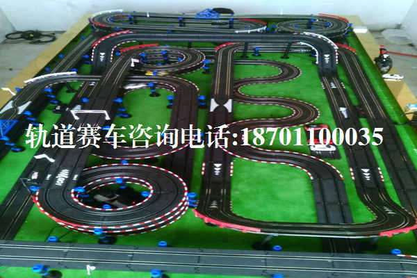 带孩子去游乐场玩儿童轨道赛车公园广场轨道赛车