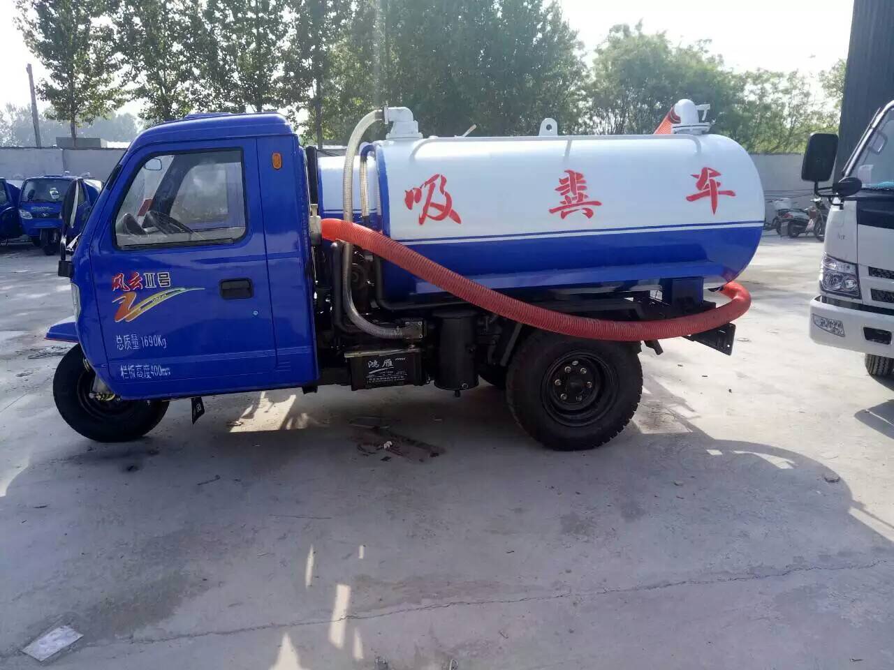天津三轮吸粪车