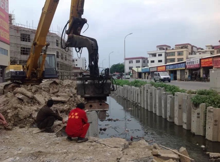 广西沃尔沃12T挖掘机打桩锤冲锤震动锤