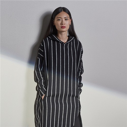 伊思君凯女装品牌加盟实体店-连帽条纹连衣裙