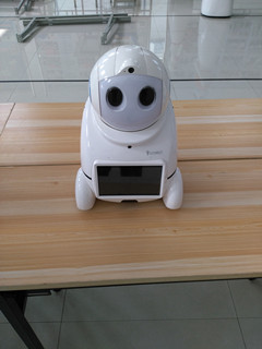 爱乐优智能教学陪伴机器人