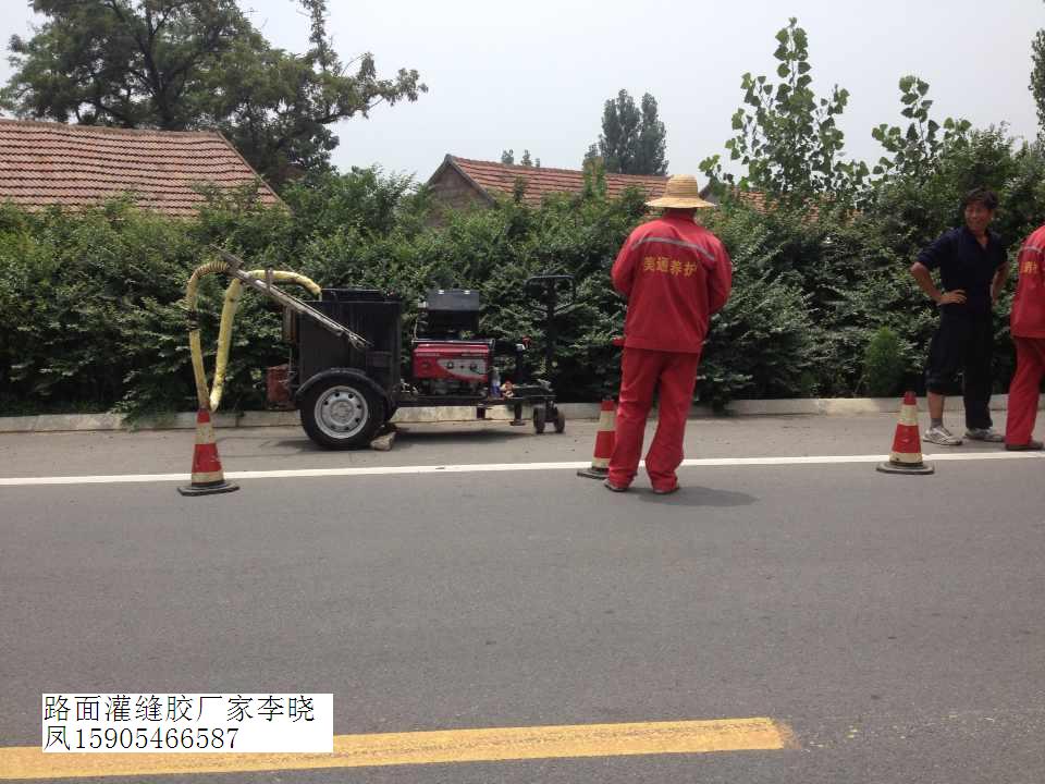 东营聚氨酯路面灌缝胶常温固化省钱省力