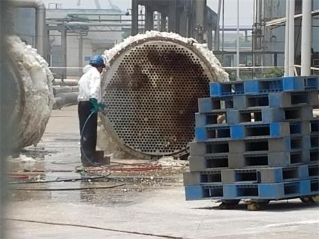 高压清洗宁波化工区再沸器 宁波化工区再沸器清洗 高压水清洗再沸器 上海施代科供