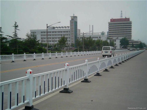 求购市政隔离栅 赵赵兴供 高品质市政隔离栅 市政隔离栅优惠价格