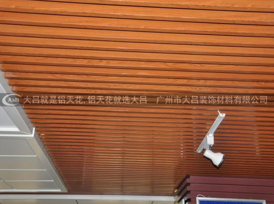 时尚艺术吊灯铝方通型材木纹色铝方管铝格栅U型槽铝方通天花幕墙