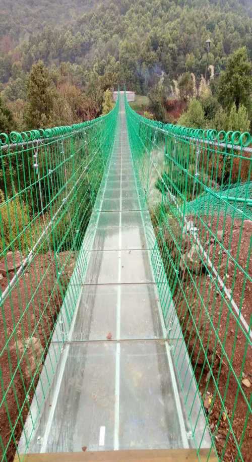 西藏玻璃吊桥安装/专业玻璃吊桥供应商/新乡市天心游乐设备有限公司