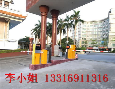 园岭微信支付车牌识别停车场系统哪家有，车库灯箱广告牌