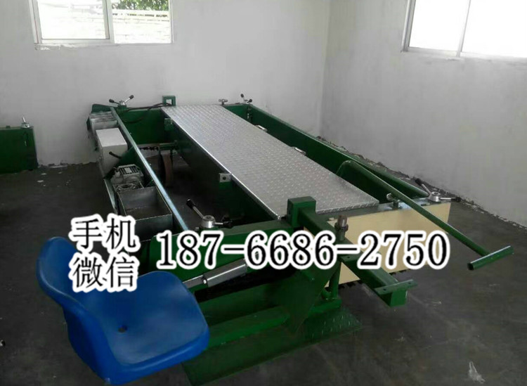贵州铜仁可变频无极调速液压传动2.5米塑胶跑道摊铺机价格 人造草坪运动场地自动化铺设机器