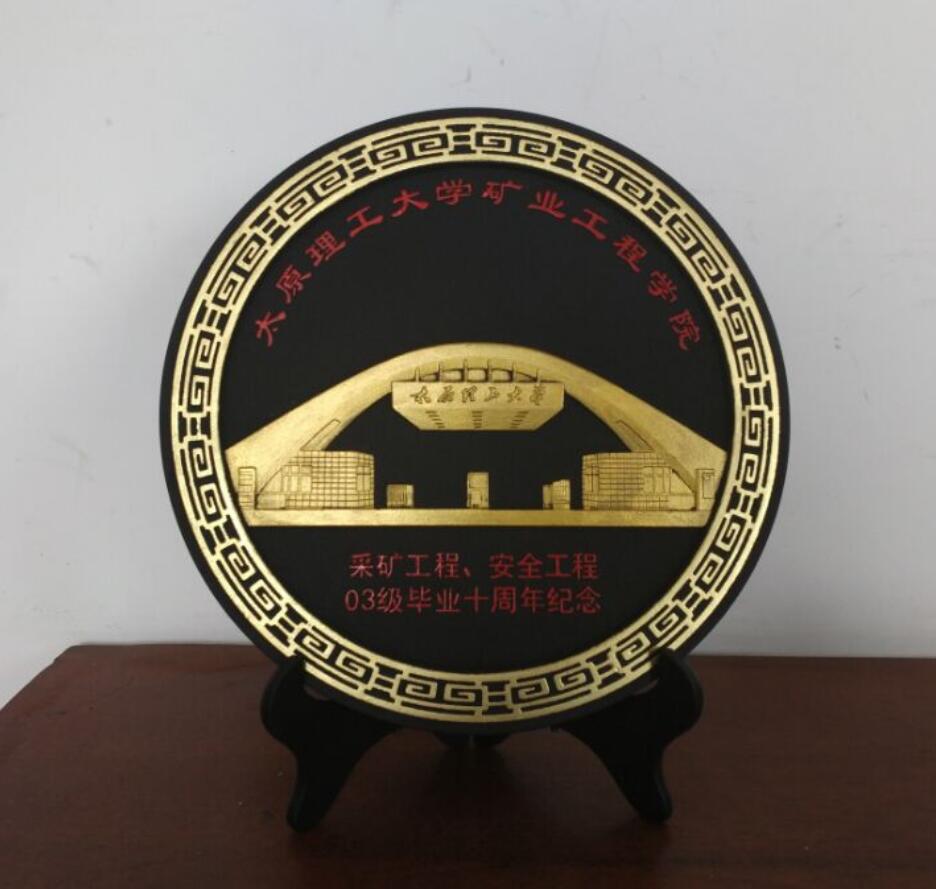 供应毕业十周年同学聚会纪念品炭雕礼品摆件定制