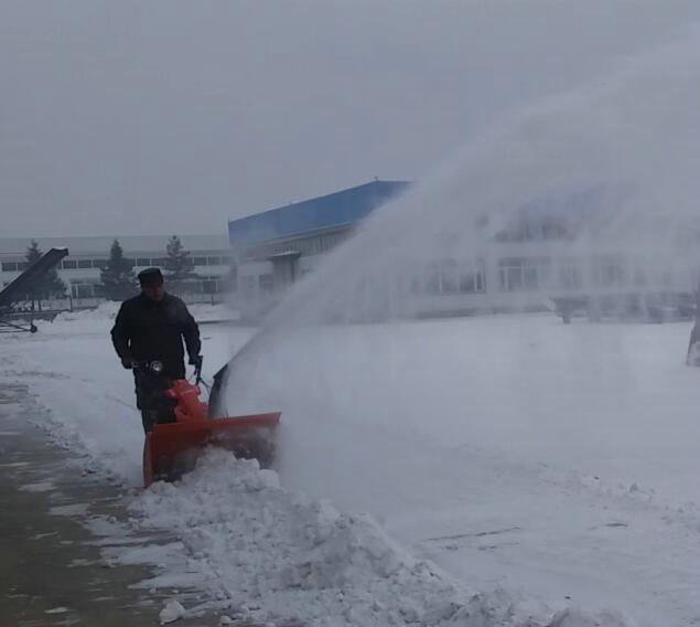 小型手推式除雪机 东北抛雪机