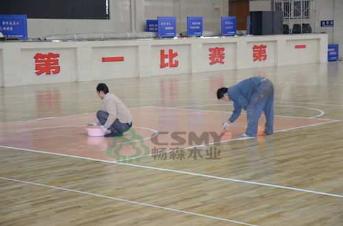 目前室内篮球场木地板做法