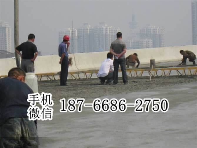 甘肃临夏水泥地面提浆压实一体摊铺振动梁 6.5米8.5米10.5米框架式整平机 电动混凝土平铺机