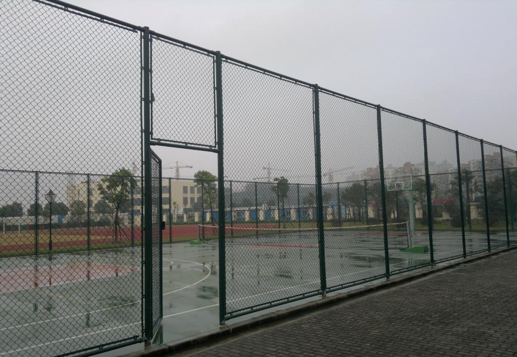 学校篮球场围网厂家定做 足球场围网价格 运动场地防护网