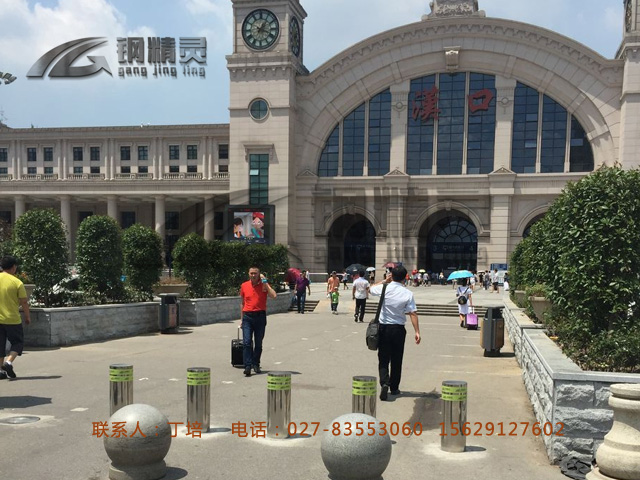 湖北路桩厂家 固定式路桩价格 防冲撞路桩 武汉钢精灵路桩