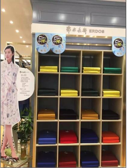 上海服装展柜订制 虞越供 专业承接服装展柜订制