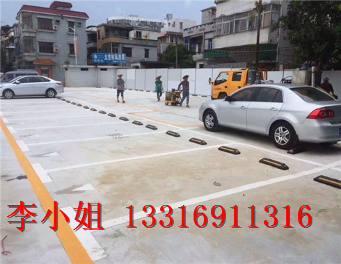 水头商场车位划线、导流线施工划线