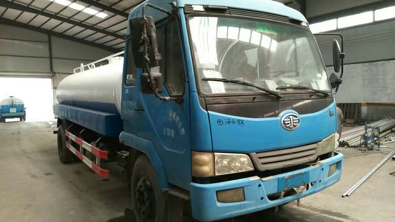 我想卖二手洒水车 出售二手洒水车