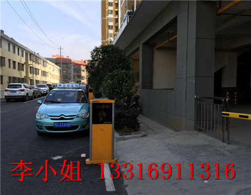 【龙文】商场停车场道闸识别系统微信支付支付软件,道闸自动识别系统