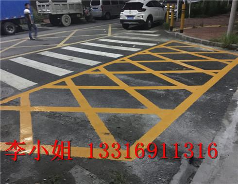 衙边商场车位划线、导流线施工划线