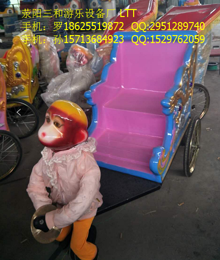 公园小孩子游艺机猴子拉车