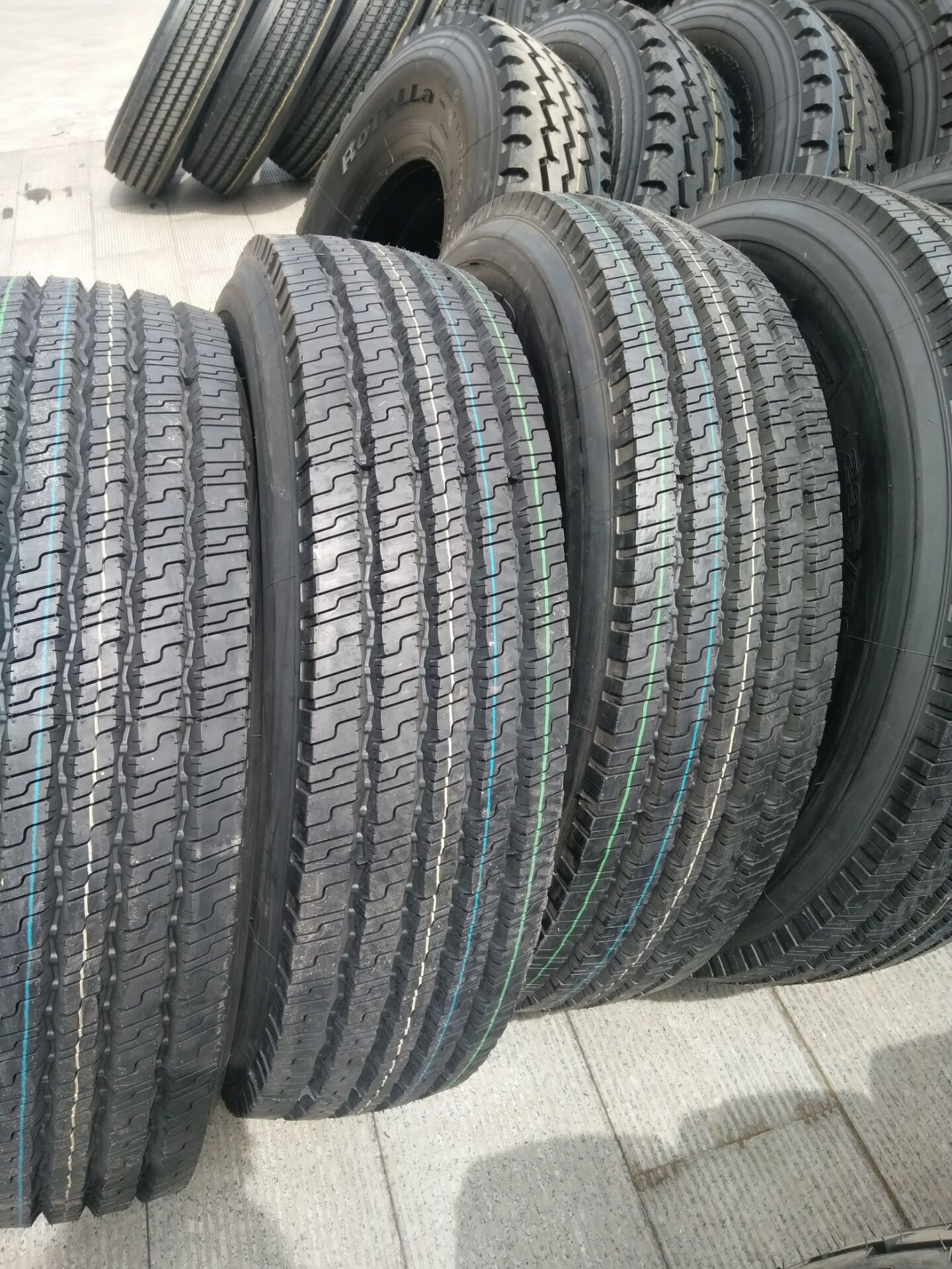 295/80R22.5钢丝胎 卡货车轮胎 自卸车轮胎