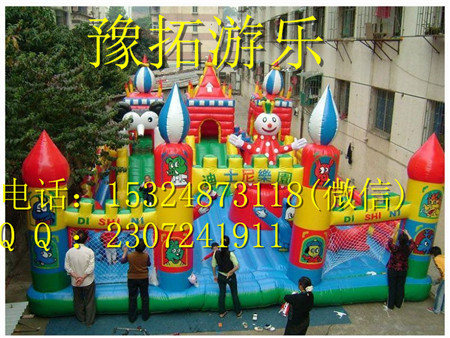 新款充气蹦床图片