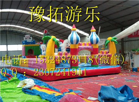 小孩充气蹦蹦床