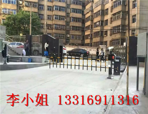 青浦小区车牌识别系统FSB-GQ-F车牌识别一体机