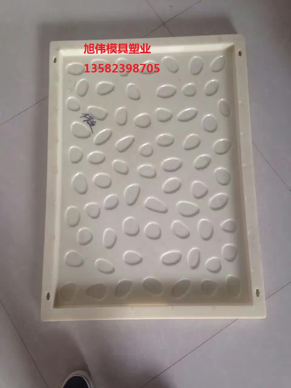 混凝土鹅卵石盖板模具使用年限