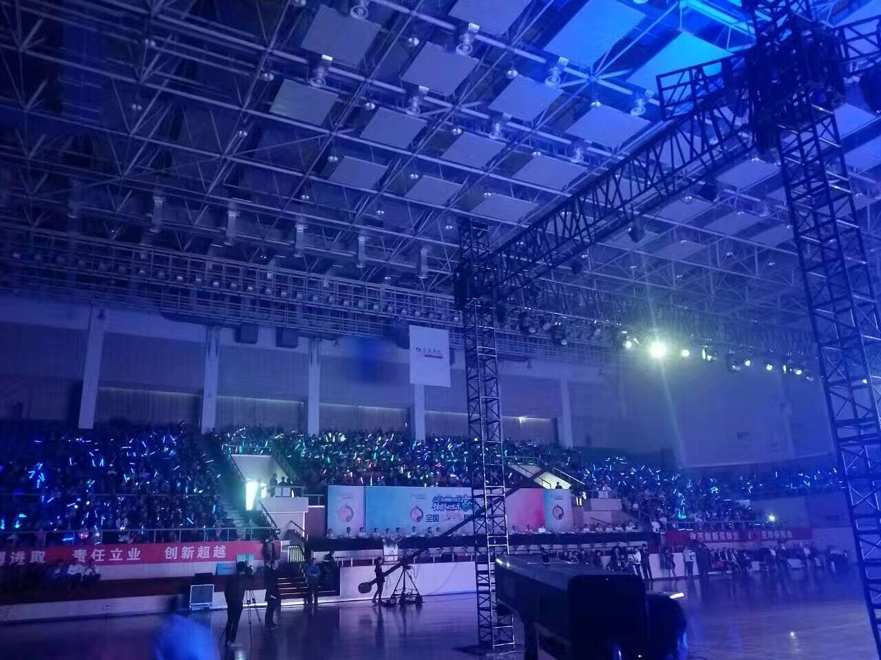 上海大型舞美灯光租赁公司电话