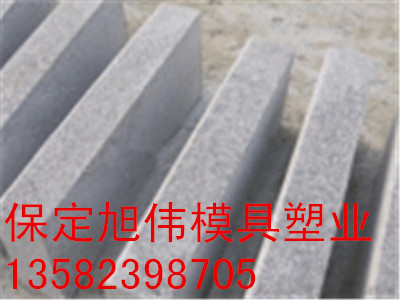 权威打造条形镶边石模具行业发展趋势
