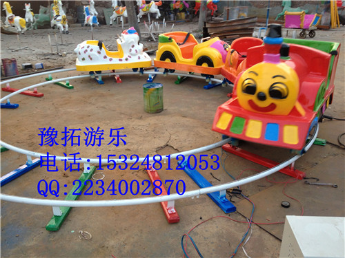 吸引人的简易小火车 轨道小火车图片