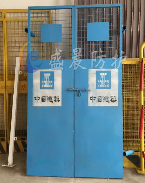 人货电梯_施工电梯防护门厂家_长沙施工电梯防护门