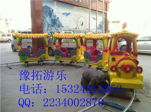 多种样式的轨道小火车图片 托马斯卡通小火车带轨道厂家