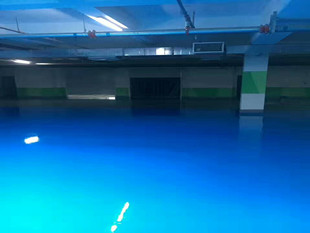 东营带施工队的环氧地坪漆材料厂家去看工地