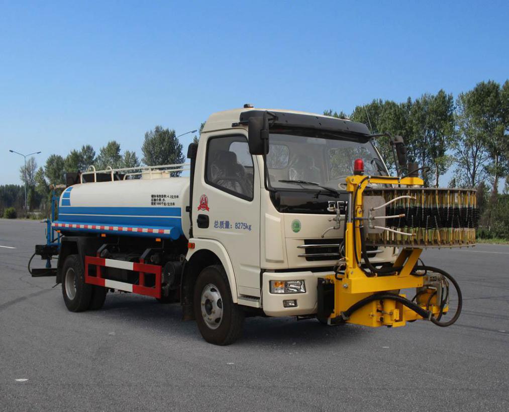 北京隔离护栏清洗车厂家/护栏清洗车厂家电话/道路护栏清洗车
