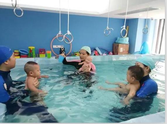 专业婴幼儿游泳训练馆/长沙婴幼儿游泳训练馆/新型婴幼儿游泳馆加盟