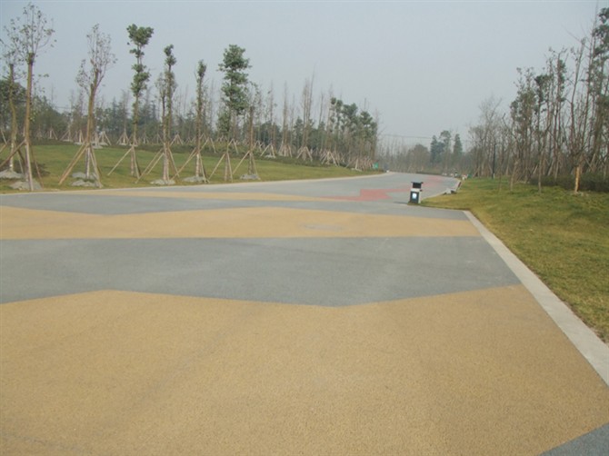 广州幼儿园彩色透水防滑路面的施工案例