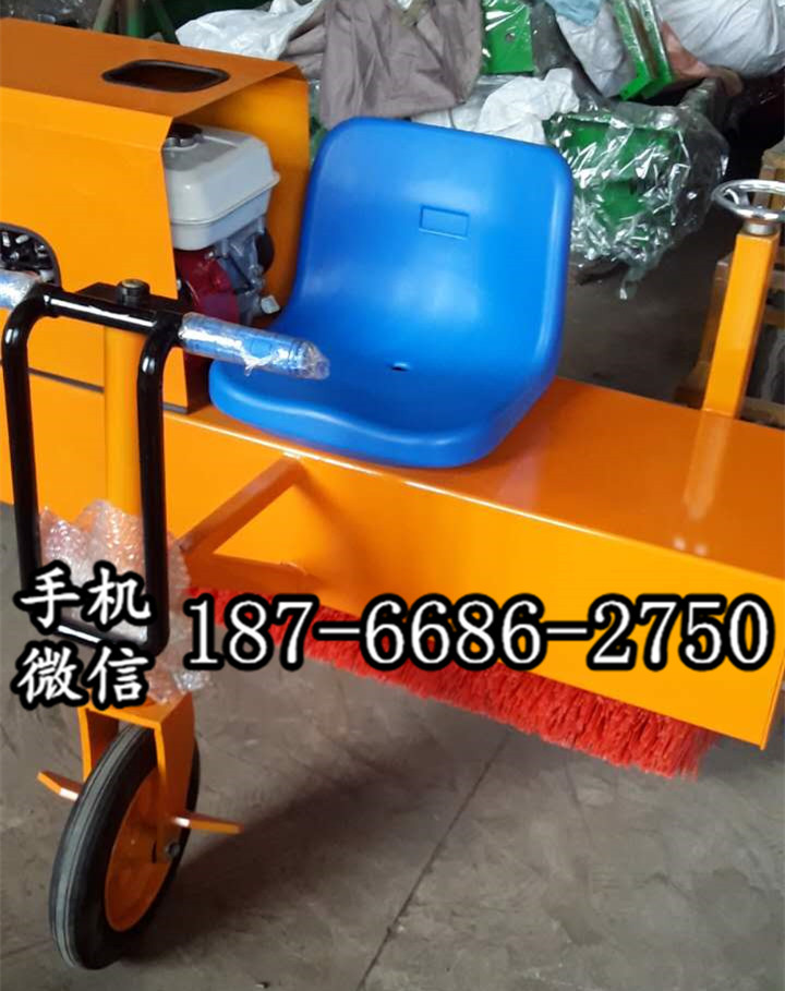 广东云浮人造草坪改造型汽油机梳草机 自动梳草机足球场草坪专用梳草机