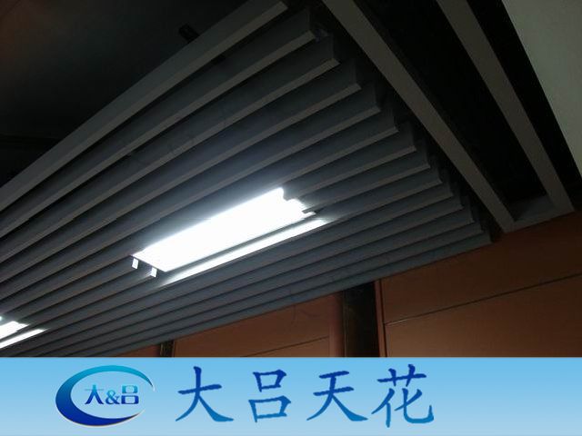 城市高端装饰木纹铝合金方管热转印木纹铝方管喷涂烤漆铝方通方管