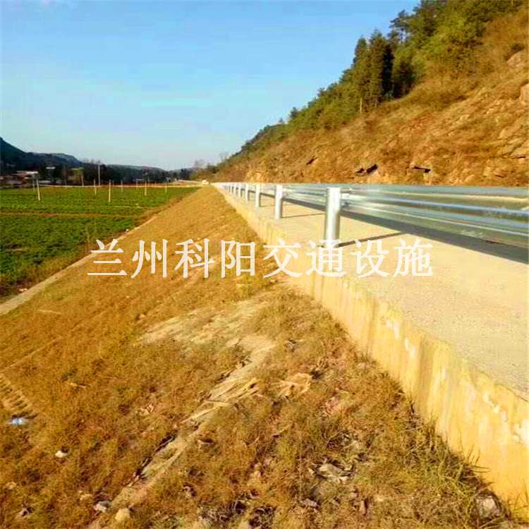 平凉崇信公路护栏板哪里有，多少钱一延米