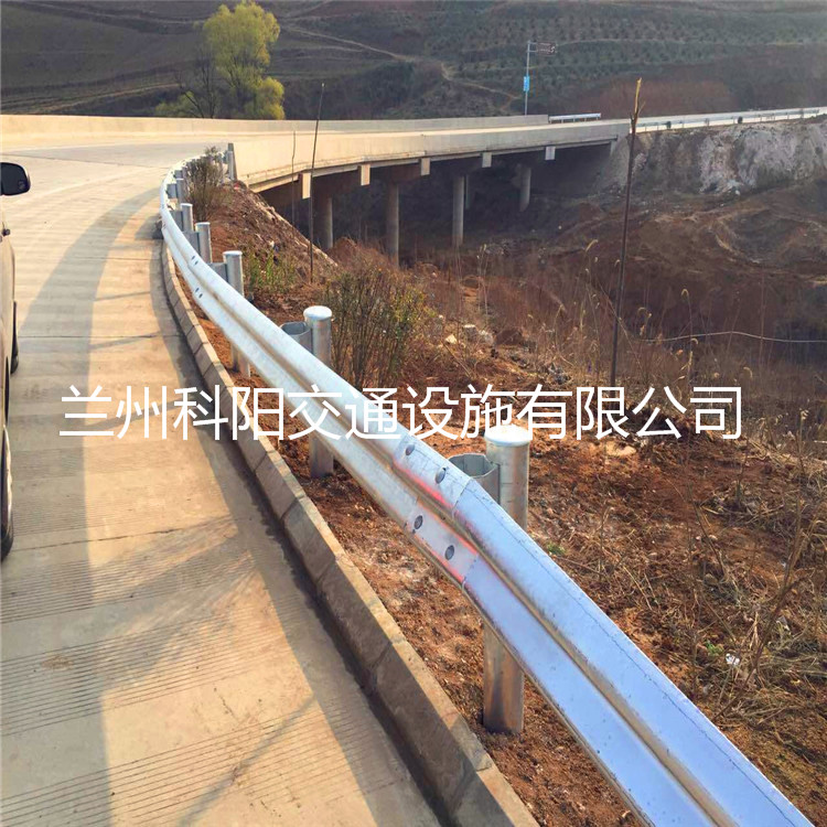 白银会宁公路护栏板哪里有，多少钱一延米