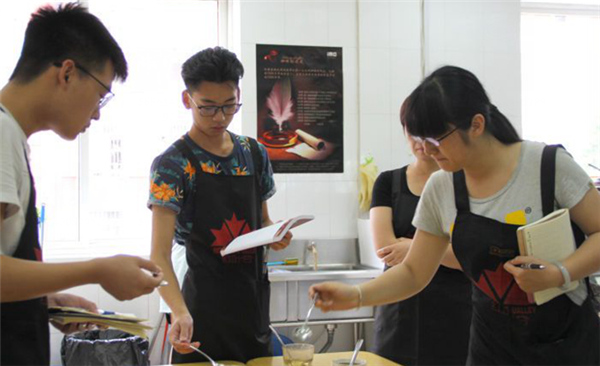 翻糖蛋糕师 |西餐师培训学校|青岛红叶谷