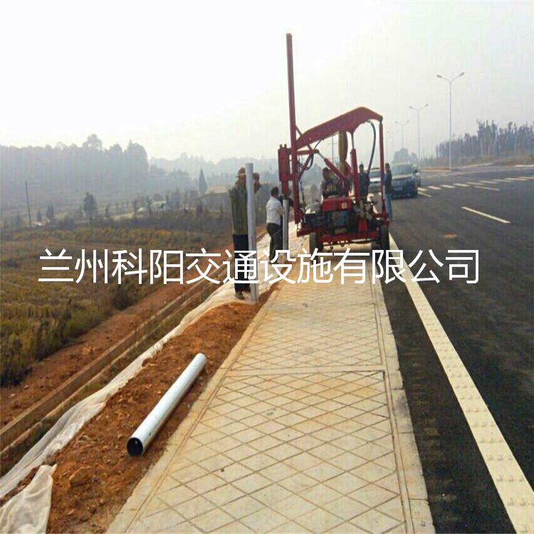 白银公路防撞护栏价格 波形梁护栏厂家咨询热线