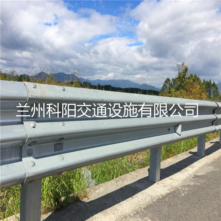 武威古浪公路护栏板，波形梁护栏各种规格定做，均可来电咨询